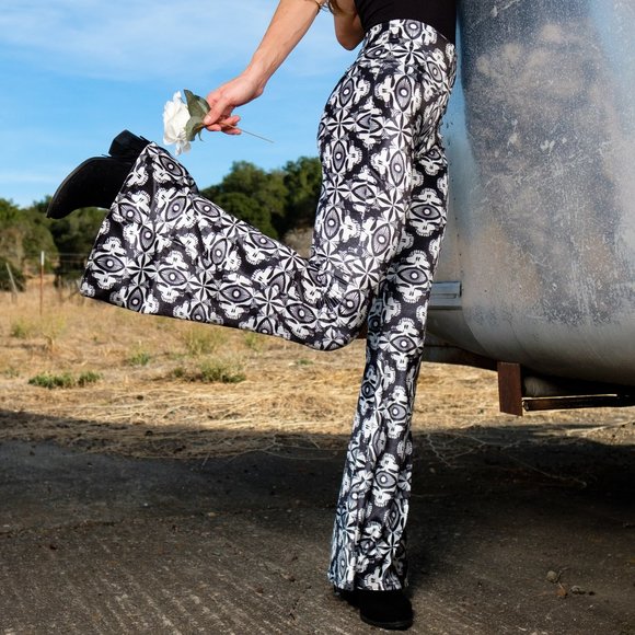 Grateful Dead Bell Bottoms - Stealie Print - Picture 4 of 11